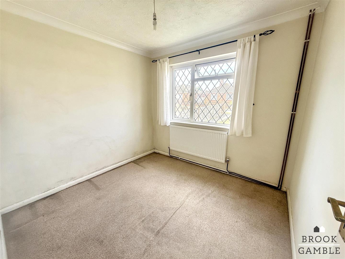 2 Bedroom Bungalow. Broadview Close in Eastbourne,  8